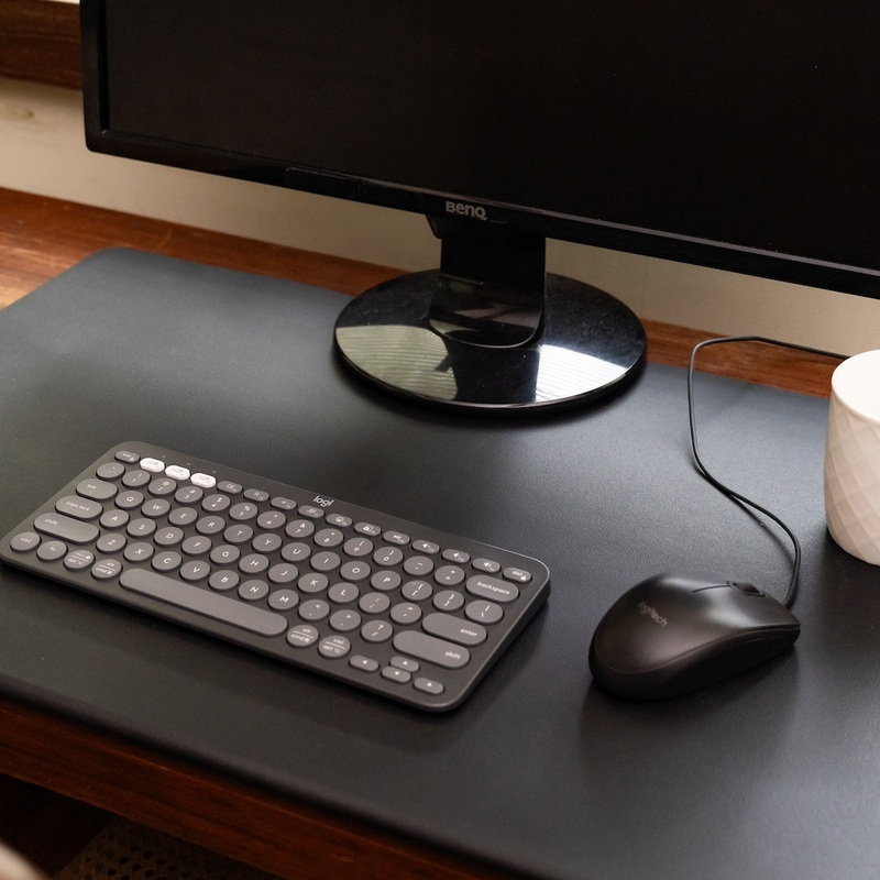 Leonardo Desk/Mouse Pad- Black